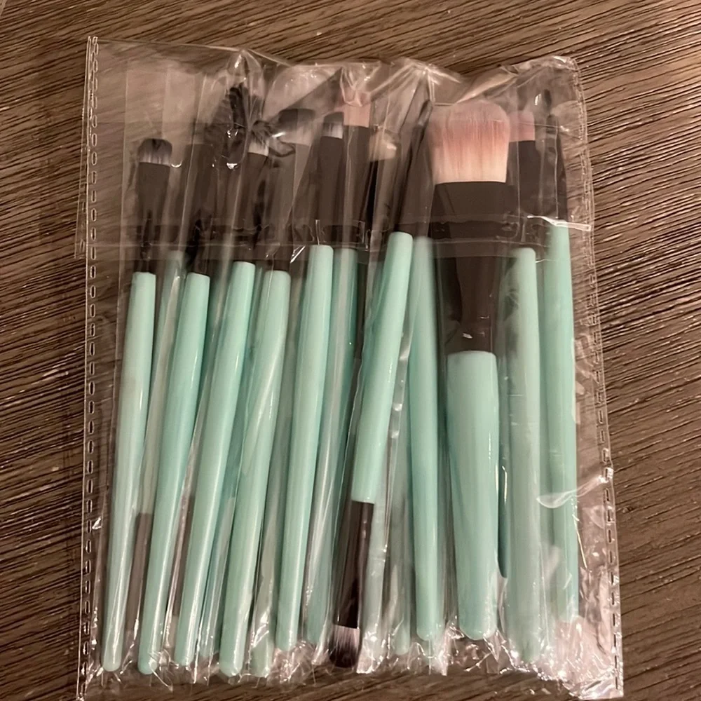 ⭐️ New - 20 Piece Makeup Brush Set Professional Tiffany Blue Cosmetic Brushes
